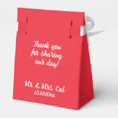 Liefde is zoet in het imperiale rood en witte brui bedankdoosjes (Achterkant)