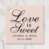 Liefde is Zoete Blos Roze Script Monogram Huwelijk Bedankjes Labels (Voorkant)