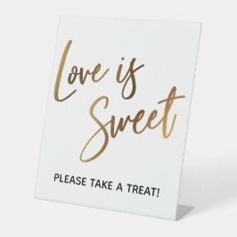 Liefde is Zoete Eenvoudige Goud Typografie Reclamebord Met Voetstuk