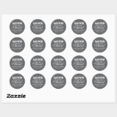 Liefde is zoete houtskool grijs bruiloft monogram ronde sticker (Vel)