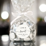Liefde is zoete room bruiloft gunst ronde sticker<br><div class="desc">Chique licht crème sticker voor uw bruiloft receptie desserts en snoep gunsten met "Love Is Sweet" in eenvoudige moderne typografie en een elegant script met swashes,  uw voornamen samengevoegd door een hart en uw bruiloft datum.</div>