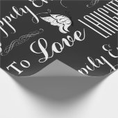 'Liefde, lachen en gelukkig ook na' bruiloft Cadeaupapier (Hoek)