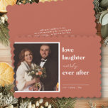 Liefde Lachen Vrolijk Altijd Na Trouwfoto Feestdagenkaart<br><div class="desc">Trouwfoto kerstkaart, gepersonaliseerd met uw trouwfoto en aangepaste bericht op de achterkant. Minimalistisch modern design in oranje klei en wit op geschulpte golvende randkaart. De tekst luidt: "love laughter merrily ever after" en de fotomasjabloon zal uw afbeelding in een vierkante vorm weergeven. Blader door mijn eerste collectie voor kerstkaarten voor...</div>