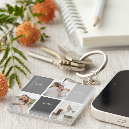 Liefde leeft hier | Drie foto familie cadeau Sleutelhanger (Voorkant Rechts)