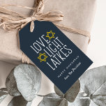 Liefde, licht en latkes | Hanukkah Cadeaulabel<br><div class="desc">Dress je Hanoekagiften op met deze feestelijke labels. Het ontwerp biedt een rijke blauw marineschool met "liefde,  licht,  sluitingen" in witte letters die voorzien zijn van gouden gele sterren. Pas met een naam en/of gepersonaliseerde groet Hanukkah aan. Leeg aan de achterzijde.</div>