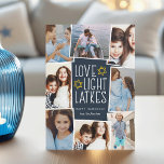 Liefde, licht en latkes | Hanukkah Photo Collage Feestdagenkaart<br><div class="desc">Fun en feestelijke Hanukkah-fotokaart bevat acht foto's die zijn gerangschikt in een collage lay-out. "Liefde,  licht,  sluitingen" verschijnt in het midden in witte letters op een donkerblauwe achtergrond voorzien van sterren. Pas je aan met je namen en het jaar.</div>