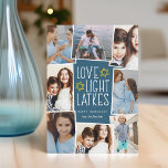 Liefde, licht en latkes | Hanukkah Photo Collage Feestdagenkaart<br><div class="desc">Fun en feestelijke Hanukkah-fotokaart bevat acht foto's die zijn gerangschikt in een collage lay-out. "Liefde,  licht,  sluitingen" verschijnt in het midden in witte letters op een donkerblauwe achtergrond voorzien van sterren. Pas je aan met je namen en het jaar.</div>