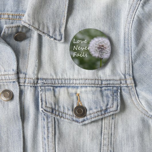 Liefde mislukt nooit Dandelion1 Corinthians 13 Ronde Button 5,7 Cm (In situ)