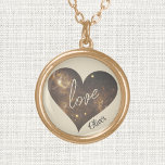 liefde & naam op Cosmos Pattern Heart, Goud Vergulden Ketting<br><div class="desc">Hartvormig ruimte foto ontwerp met "liefde" in script, versiert deze .75" vergulde ketting charme. De achtergrond en het woord "liefde" is een parelkleur, de naam is donkerbruin, het hart is tinten van brons. Wijzig of verwijder tekst met behulp van de meegeleverde Sjabloon. De 18" ketting heeft een kreeft-klauw sluiting en...</div>