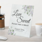 Liefde neemt een Treat Eucalyptus & Lavender Reclamebord Met Voetstuk (Insitu)