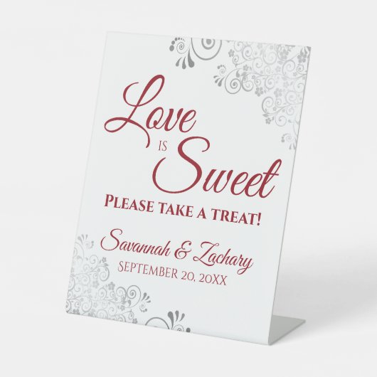 Liefde neemt een Treat Silver Lace Red Wedding Reclamebord Met Voetstuk (Voorkant)