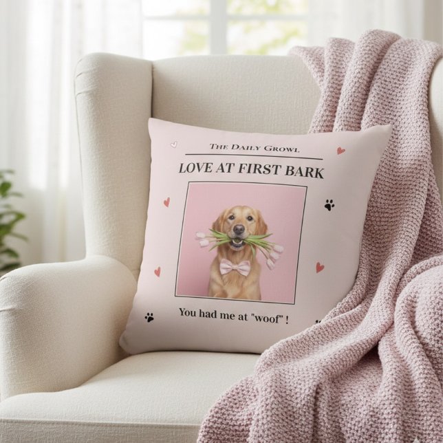 Liefde Op Het Eerste Geblaf Gepersonaliseerde Hond Kussen (Creator heeft geüpload)