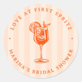Liefde Op Het Eerste Spritz Bruidsfeest Favor Ronde Sticker (Voorkant)