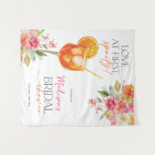 Liefde op het eerste Spritz Bruiloftsshower Achter Wandkleed (Voorkant (horizontaal))