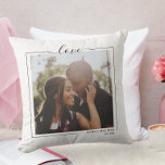 Liefde op maat gemaakte foto en tekst kussen<br><div class="desc">Liefde op maat gemaakte foto- en tekentypografie werpen kussen uit Ricaso - voeg je eigen foto's en tekst toe aan deze geweldige tweezijdige kussen / kussen</div>