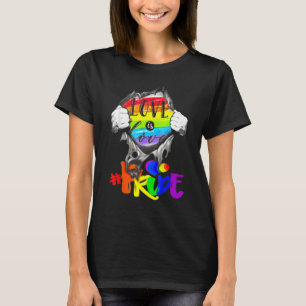 Liefde regenboog loopt open binnen de lgbt vlag t-shirt