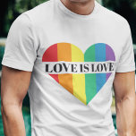 Liefde regenbooghart LGBTQ pride T-Shirt<br><div class="desc">Een kleurrijk t-shirt met een groot hart met de kleuren van de LGBTQ-regenboogvlag,  met de aanpasbare titel "Love is love" in een zwart all-pet lettertype. Draag dit T-shirt met een homo-pride om de wereld te shows dat je een trots LGBTQ-lid bent.</div>