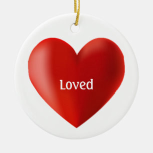 Liefde rood hart en kalligrafie op wit keramisch ornament