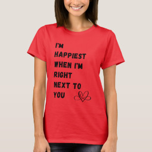 Liefde tekst op vrouwen rode T-shirt