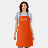 Liefde, tomatenrood lava wit schort (Gedragen)