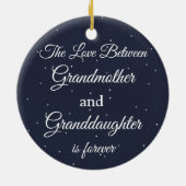 Liefde tussen grootmoeder kleindochter is voor alt keramisch ornament (Achterkant)