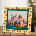 Liefde typografie aangepaste familiefoto en naam fotoplaat<br><div class="desc">Gepersonaliseerde keepomwille plaque met aangepaste foto,  familienaam en het beste jaar over een modern,  gedurfd kleurrijk typografisch geel patroon in een trendy,  aardekleurig kleurenpalet.</div>