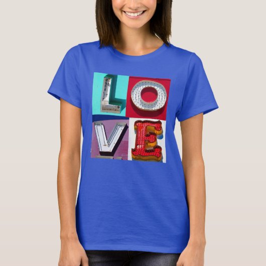Liefde Valentijnen Dag in Metal Sign Letters T-shirt (Voorkant)