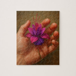 Liefde vasthouden: Paarse bloem in de hand – 110 P Legpuzzel