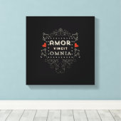 Liefde verovert alles - Latijns- typografie Canvas Afdruk (Insitu (Houten vloer))
