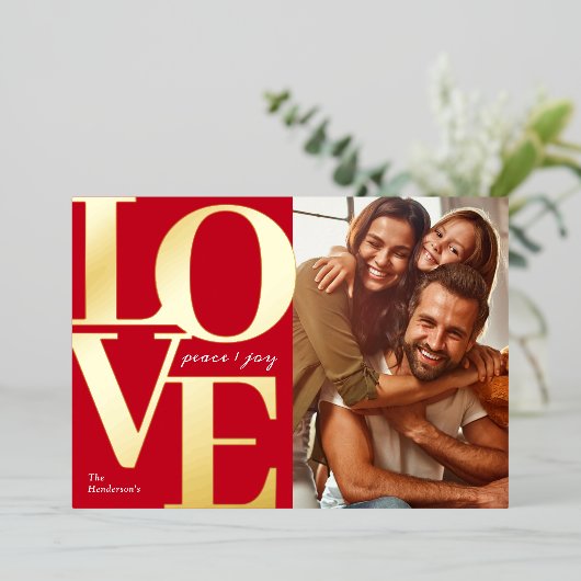 Liefde, Vrede en Vreugde Kerstmis Rood Familie Fot Folie Feestdagenkaart (Staand Voorkant)