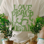 Liefde Vrede Vegan Slogan Vegetarisch Grappig T-shirt<br><div class="desc">Dit ontwerp is bedoeld voor veganen en vegetariërs met plant die weten dat dieren vrienden zijn, niet voedsel. Dit ontwerp van de Vredesliefhebber is ook beschikbaar op verschillende producten zoals stickers, mokken, t-shirts, telefoonzaken, zie hieronder! Als je dit ontwerp wilt kopen, kies je je favoriete product en klik je op...</div>