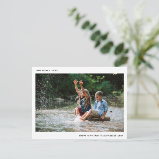 Liefde Vredeshoop| Minimale Happy NieuwYear Photo Feestdagenkaart (Staand voorkant)