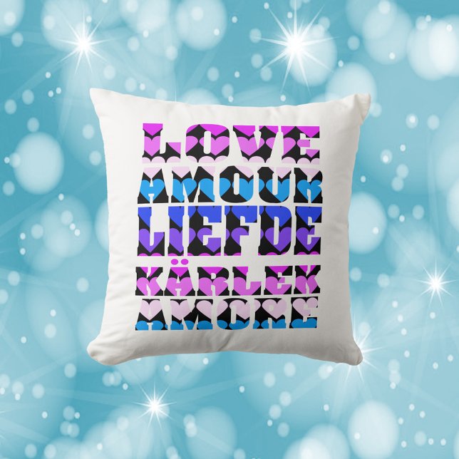 Liefde Vreemde Talen Harten Roze Paarse Zwart Kussen (A pillow that says love in a variety of languages with hearts in pink, blue and purple.)