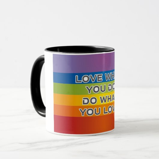 Liefde wat je doet — Rainbow-achtergrond Mok (Voorkant links)