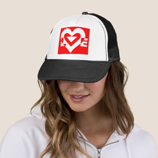 Liefde White op rood Trucker Pet (In situ)
