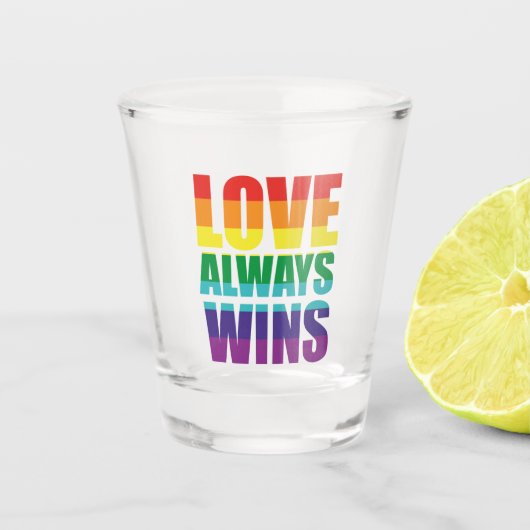 Liefde wint altijd shot glas (Voorkant)