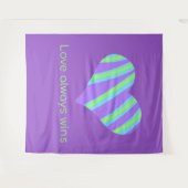 "Liefde wint altijd" Striped Heart Wandkleed (Voorkant (horizontaal))