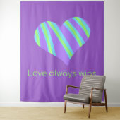"Liefde wint altijd" Striped Heart Wandkleed (In situ)