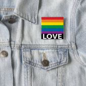 Liefde wint! Gay Pride Rainbow Love Button Pin (In situ)