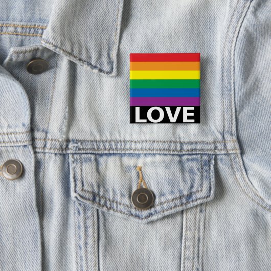 Liefde wint! Gay Pride Rainbow Love Button Pin (In situ)