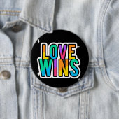 Liefde wint. LGBTQ+Pride. Regenboog. Button (In situ)
