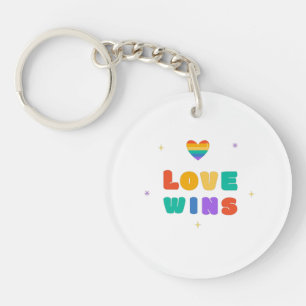 Liefde wint met een regenbooghart sleutelhanger