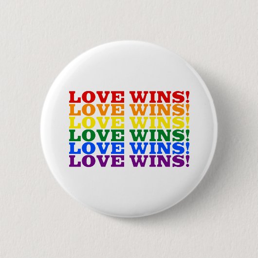Liefde wint regenboog ronde button 5,7 cm (Voorkant)