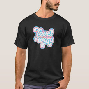 Liefde Wint Trans Pride Transgender Vlag LGBTQ+ Re T-shirt