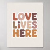 Liefde Woont Hier Minimalistische Boho Typografie Poster (Voorkant)