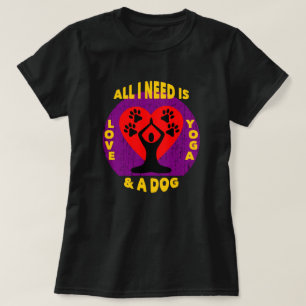 Liefde Yoga en een hond   Funny Quote T-shirt