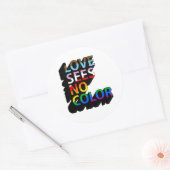 Liefde ziet geen kleur ronde sticker (Envelop)