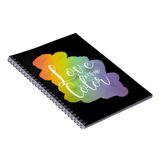 Liefde ziet geen kleuren citaat regenboog zwart notitieboek (Rechterzijde)