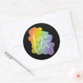 Liefde ziet geen kleuren citaat regenboog zwart ronde sticker (Envelop)