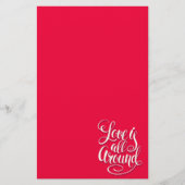 Liefde zit allemaal rond het script dat roze laat  briefpapier (Voorkant)